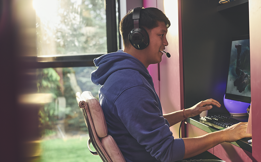 JBL Quantum 360 Wireless Never miss a moment with dual wireless connection - Image